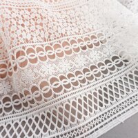 Spitze mit Muster in Bahnen, Farbe Ivory