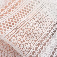 Spitze mit Muster in Bahnen, Farbe Ivory