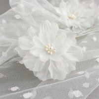 Große mehrlagige Organza Blüte mit Perlen, helles Ivory