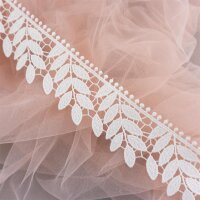 Spitzenborte matt mit Blättern im Boho-Stil